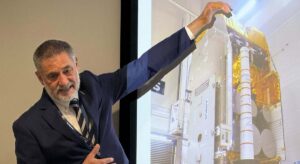 Indra prevé rubricar la compra de Hisdesat antes del lanzamiento de su mayor satélite
