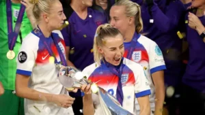 Inglaterra vence a España y retiene título de la Eurocopa