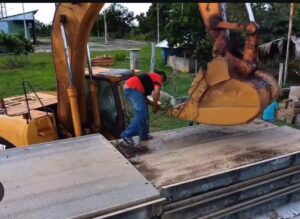 Inician recuperación de vialidad en «Caño Amarillo» del municipio Angostura Bolivariano