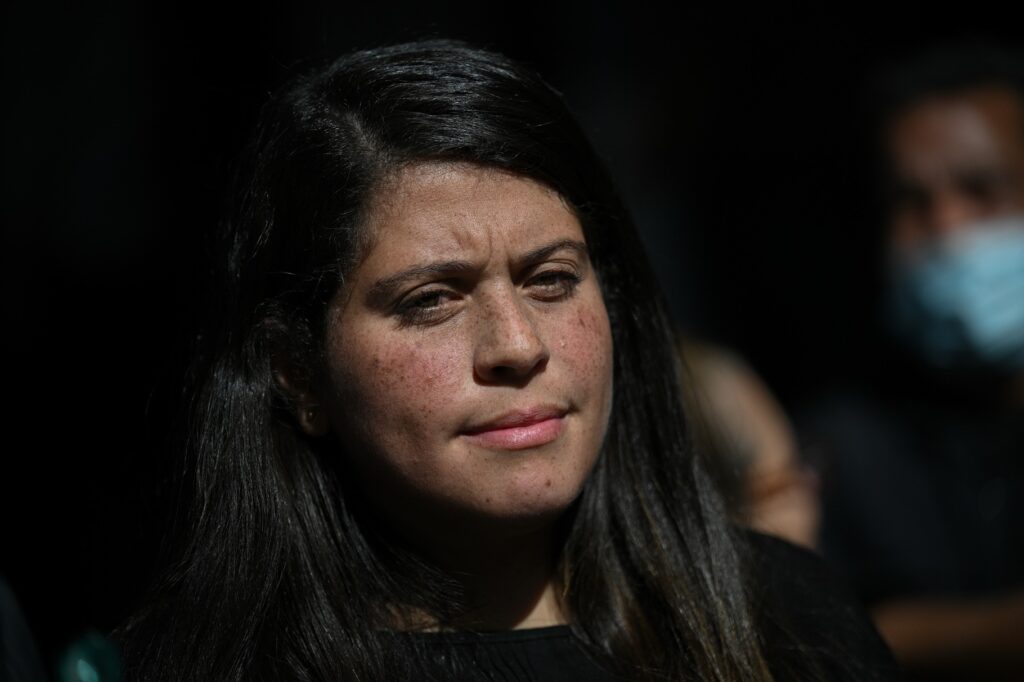 Intensifican el asedio chavista a vivienda de Andreina Baduel en Caracas (VIDEO)