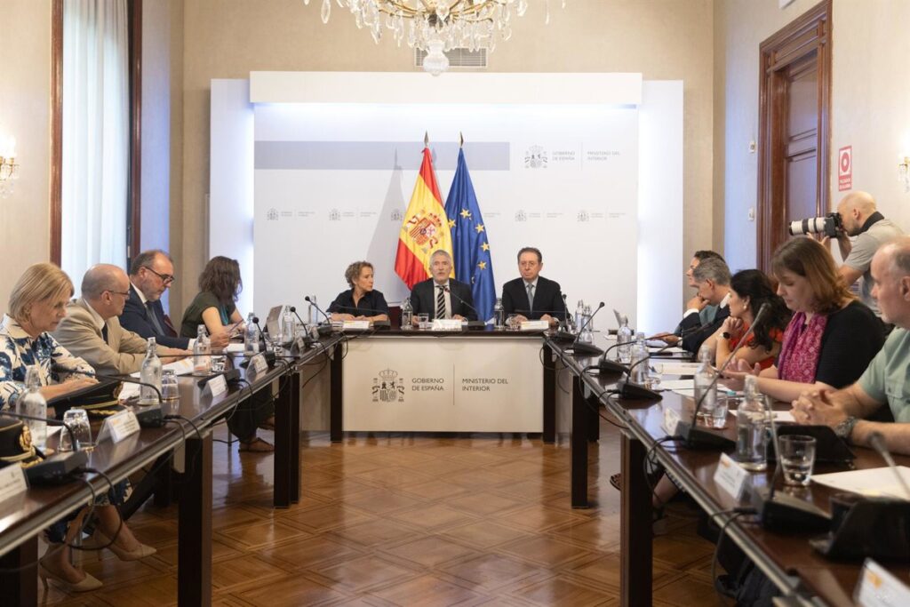 Interior ordena redoblar la vigilancia sobre grupos de extrema derecha y contenidos en redes como los de Deport Them Now