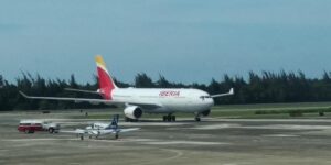Investigan una amenaza de bomba en un avión en el principal aeropuerto de Puerto Rico