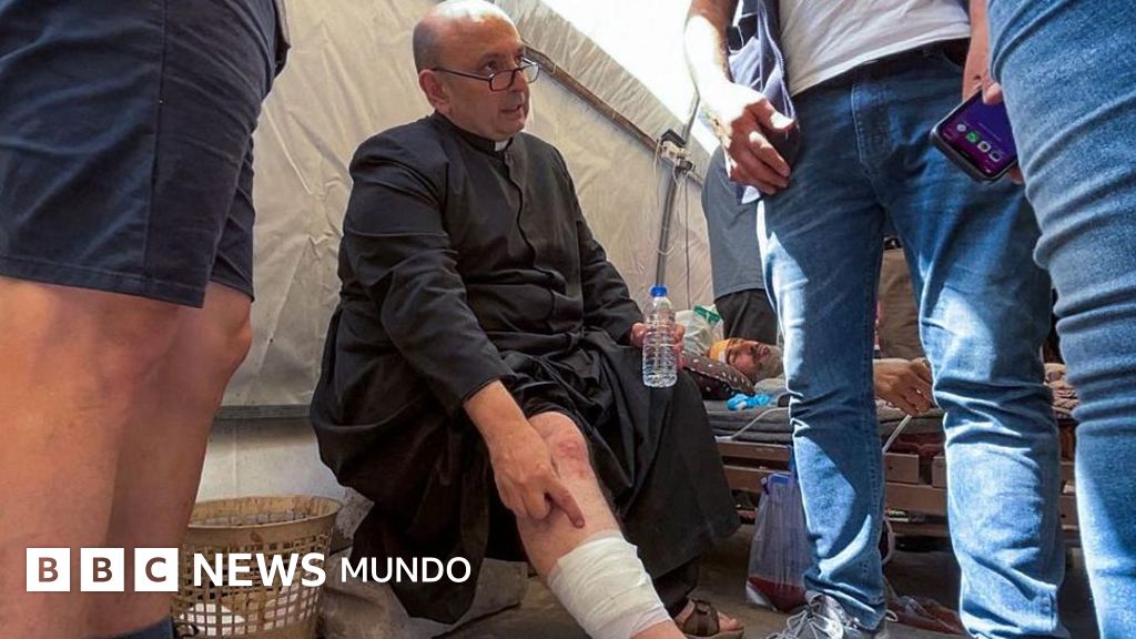 Israel ataca la única iglesia católica de Gaza, matando a 3 personas e hiriendo al cura argentino de la parroquia