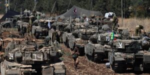 Israel irrumpe con tanques en el centro de Gaza en una operación para tratar de rescatar rehenes
