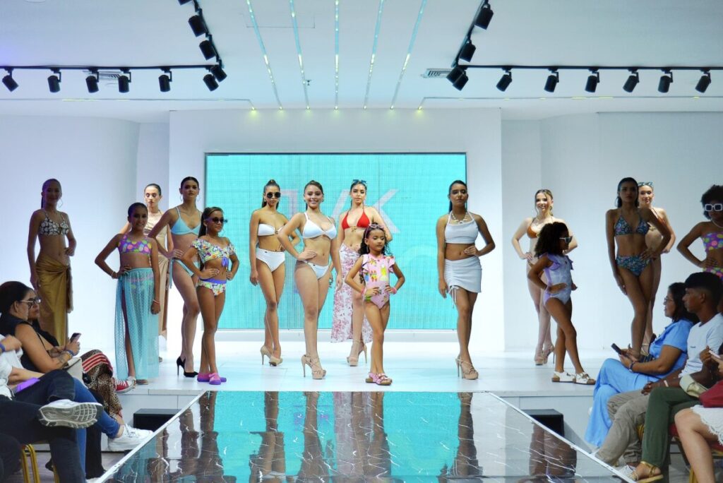 JC Producciones graduó a 21 modelos