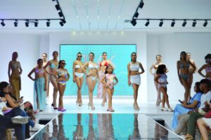 JC Producciones graduó a 21 modelos
