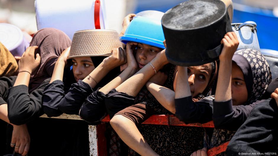 Jordania y Emiratos lanzan ayuda humanitaria sobre Gaza – DW – 27/07/2025