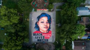 Juez de EE.UU. condena a tres años de cárcel a un expolicía por la muerte de Breonna Taylor