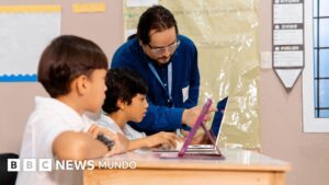 "La IA va a proporcionar una forma de aprender en las aulas mucho más rica": el optimismo sobre la inteligencia artificial del pionero de las tecnologías de la educación