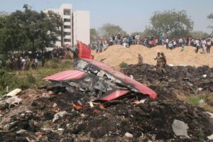 La India revisa los interruptores del combustible de sus Boeing, señalados por el accidente que causó 260 muertos | elperiodico.com