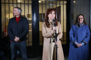 La Justicia resuelve que Cristina Kirchner seguirá presa en su domicilio y con tobillera electrónica