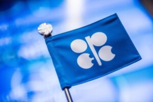La OPEP+ decide aumentar la producción petrolera en 548.000 barriles diarios de crudo