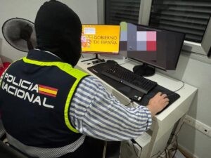 La Policía atribuye a los dos detenidos en Las Palmas un delito de ciberterrorismo por vender datos de políticos