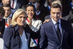 La Policía de Francia registra la sede del partido de Le Pen por sospechas de financiación irregular