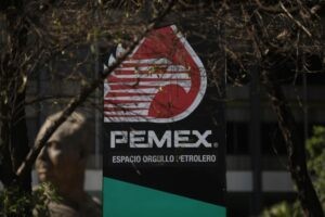La agencia Fitch coloca a Pemex en observación positiva tras anuncio de apoyo financiero