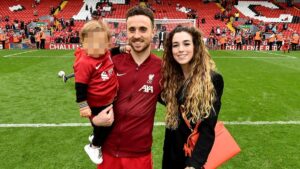 La esposa de Diogo Jota viajó a España para reconocer los cuerpos tras el accidente (Fotos) - AlbertoNews