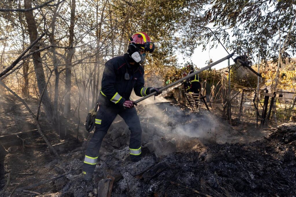 La evolución del fuego de Méntrida es "favorable" y el viento determinará la desescalada en las próximas horas