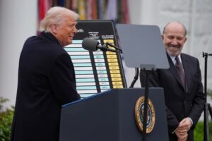 La incertidumbre persiste a tres días del plazo marcado por Trump para reactivar aranceles - AlbertoNews