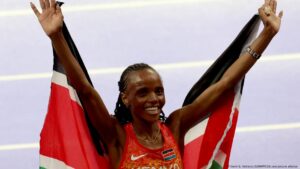La keniana Beatrice Chebet bate récord mundial de 5.000 mts. – DW – 06/07/2025