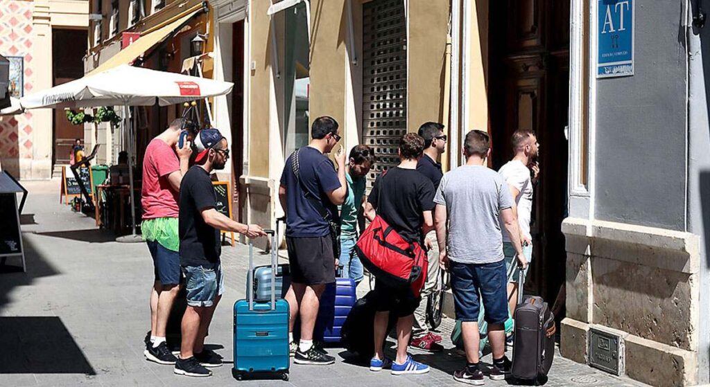 La nueva normativa sobre pisos turísticos amenaza el crecimiento de El Corte Inglés