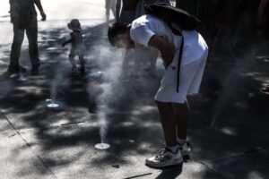 La ola de calor pone en alerta roja a París y obliga a cerrar escuelas en Europa - AlbertoNews