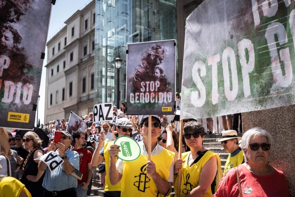 La plataforma PararLaGuerra.es se manifiesta en Madrid para exigir "el fin del genocidio en Palestina"