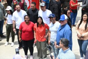 La vicepresidenta visitó Vía Eterna