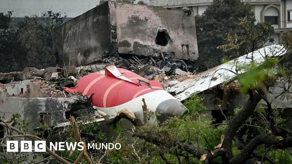 Las duras críticas al informe preliminar sobre el accidente del avión de Air India en el que murieron 260 personas