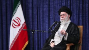 «Le alcanzará personalmente»: ministro de Defensa israelí amenaza al líder supremo de Irán