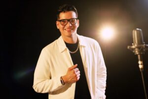 Leo JM lanzó su primer sencillo «Date la vuelta» y nos invita a bailar, soltar y vivir