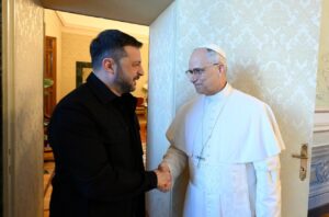León XIV ofrece el Vaticano para negociar la paz y Zelenski pide una cumbre internacional
