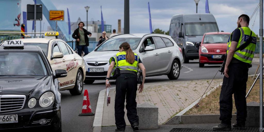 Lipotimias y colas en la frontera con Alemania en el primer día de controles de Polonia contra la inmigración ilegal