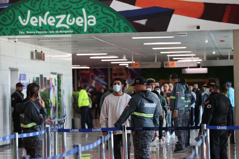 Llegan 204 migrantes deportados desde EEUU