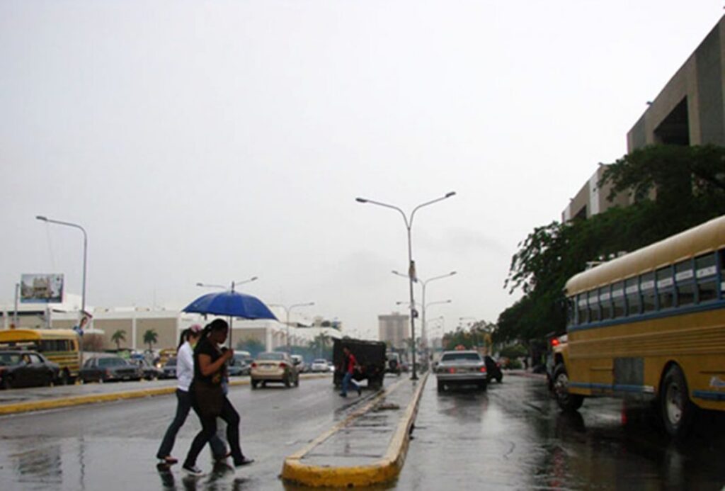 Lluvias y actividad eléctrica en varias regiones de Venezuela