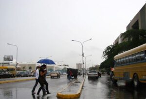 Lluvias y actividad eléctrica en varias regiones de Venezuela