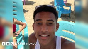 «Lo torturaron para que dijera que era culpable»: el adolescente que lleva un año detenido en Venezuela por los ataques contra las estatuas de Chávez en las protestas por la reelección de Maduro