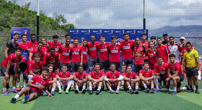 Los aficionados del Caracas FC conocieron a su equipo favorito en un entrenamiento abierto