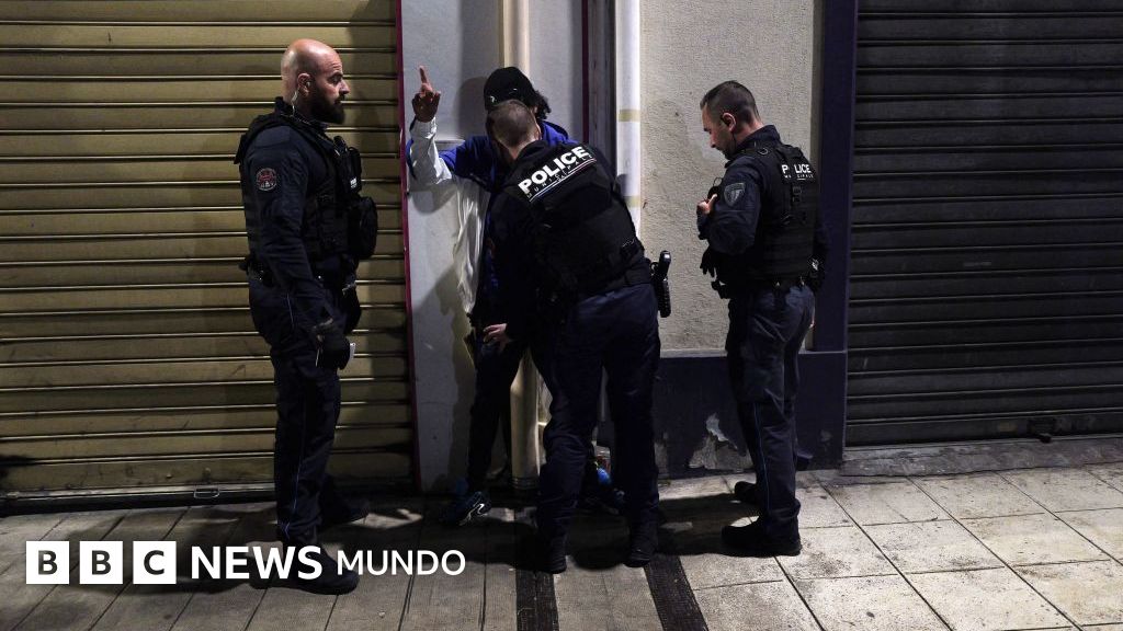Los controvertidos toques de queda para menores en varias ciudades de Francia con los que intentan controlar la violencia vinculada al tráfico de drogas