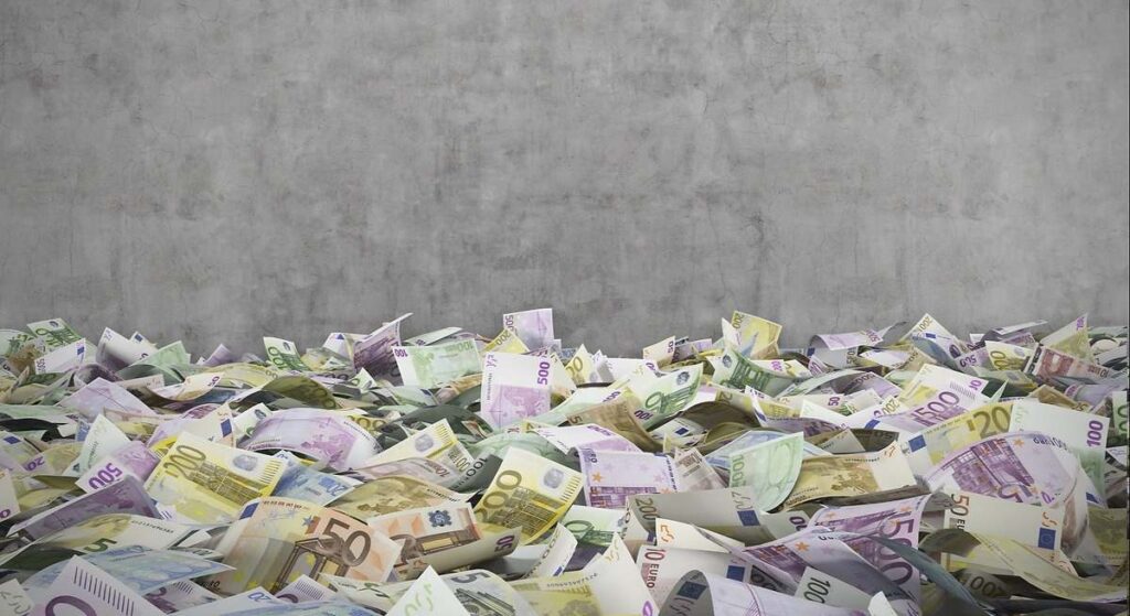Los fondos baten un récord al captar más de 3.000 millones en su mejor julio en once años