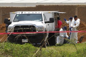 Madres buscadoras hallan fosas con restos humanos y más de 200 prendas en norte de México – AlbertoNews