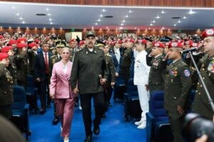 Maduro agradece lealtad y destaca capacidad de la FAN para combatir la violencia