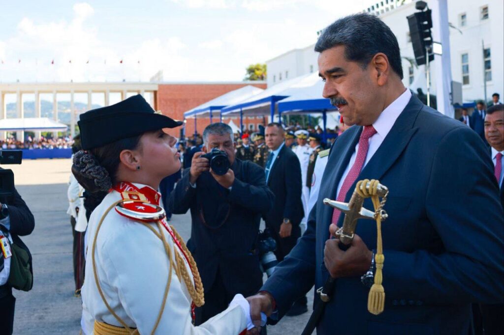Maduro asciende a cadetes formados en Cuba y Rusia