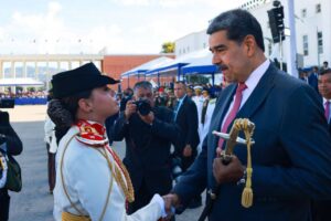 Maduro asciende a cadetes formados en Cuba y Rusia