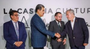 Maduro sostiene encuentro con delegación colombiana