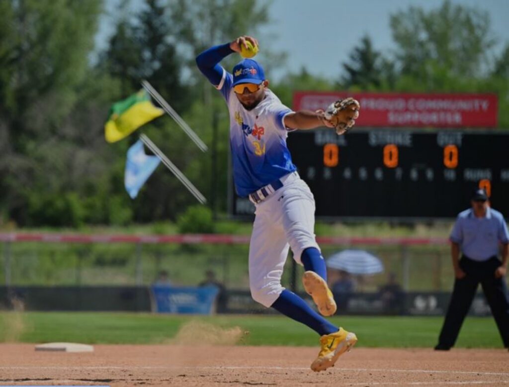 Maiker-Pimentel-1068x811 softbol