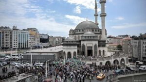 Más de 10.000 se manifiestan en Estambul contra el gobierno – DW – 01/07/2025