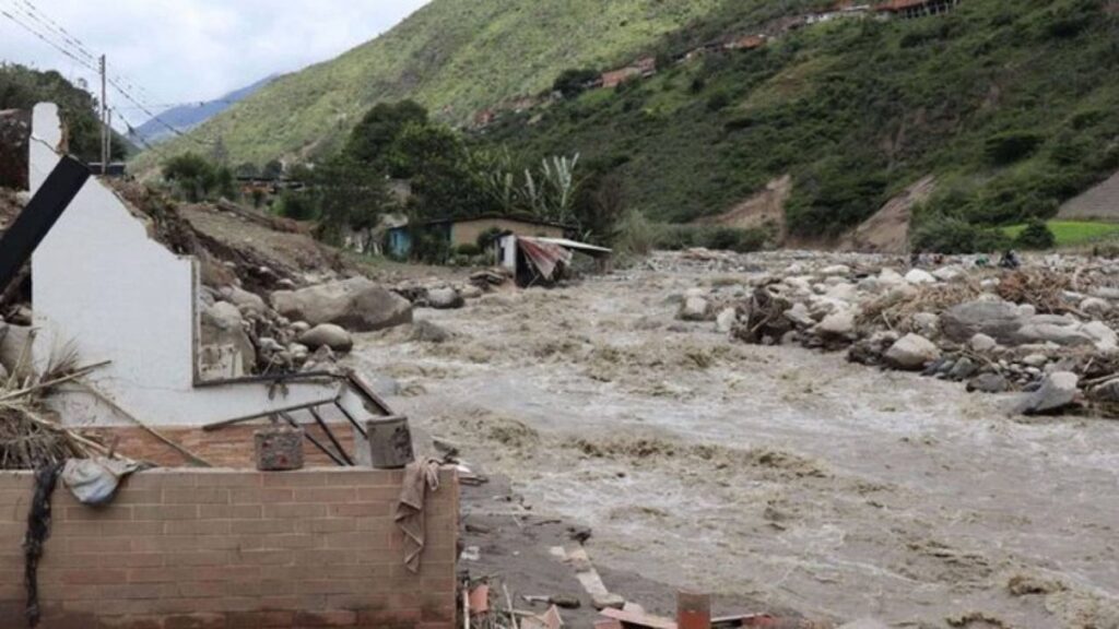 Más de 300 personas aisladas en Trujillo por crecida de río