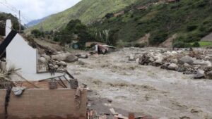 Más de 300 personas aisladas en Trujillo por crecida de río