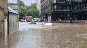 Megatormenta azota Moscú dejándola inundada