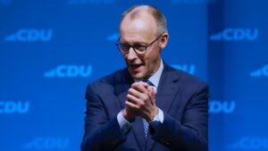 Merz y las grandes empresas de Alemania lanzan un plan para invertir 631.000 millones en tres años | elperiodico.com